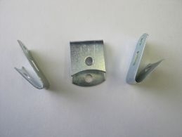 Scoabă fixare arcuri sinusoidale
